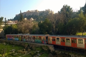 Oggi esco, vado ad Atene ma #tornopercena